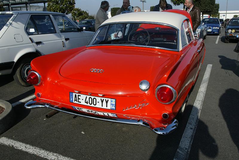 Auto Union-01.JPG - Une très rare Auto Union (DKW) 100 SP avec cette belle ligne se terminant par des ailerons très utilisés à l'époque.